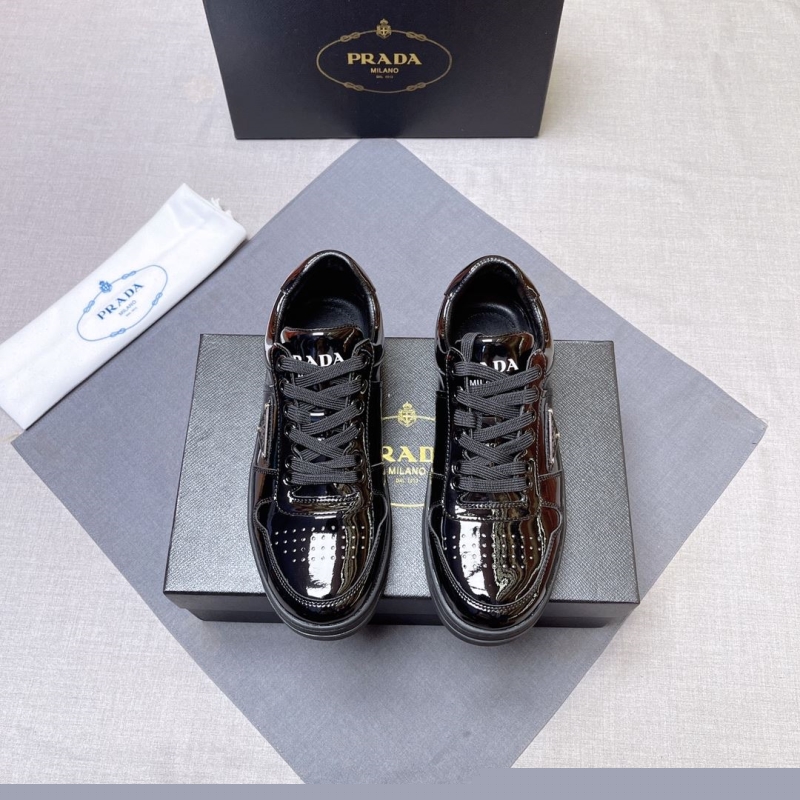 Pra*a casual shoes